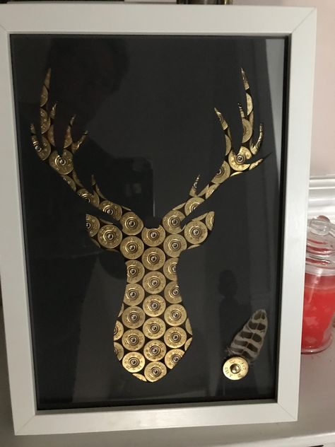 Hunting Crafts For Men, Hunting Bedroom Ideas For Men, Hunting Gift Ideas, Crafts For Men To Make, Shotgun Shell Art, Shell Casings Crafts, Bullet Casing Crafts, Shotgun Shell Crafts, Hunting Crafts