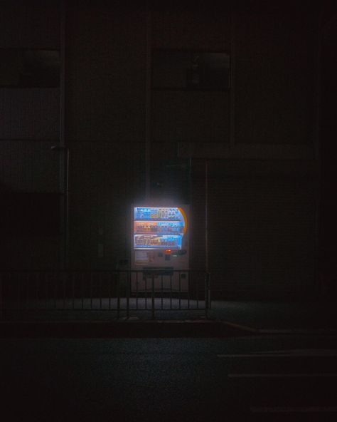 Japan Night Aesthetic, Vending Machine Aesthetic Night, Vending Machine Aesthetic, Night Aesthetic Tokyo, Vending Machine At Night, Japan Night Life Aesthetic, Liminal Aesthetic, Japan Late Night Aesthetic, Japan Vending Machine Aesthetic