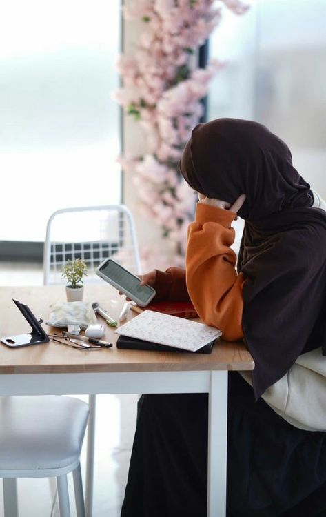 Homework Aesthetic, Love Is Pain, Dps For Girls, Foto Aesthetic, Pashmina Hijab Tutorial, Personal Branding Photoshoot, Hijabi Aesthetic, Beautiful Status, Business Casual Outfits For Work