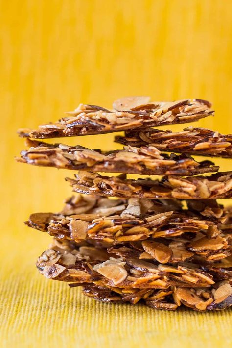 Almond Flakes Recipe, Sliced Almonds Recipes Desserts, Recipes With Sliced Almonds, Almond Crispy Cookies, Sliced Almond Cookies, Almond Florentine Cookies, Sliced Almonds Recipes, Almond Dessert Recipes, Snacking Ideas