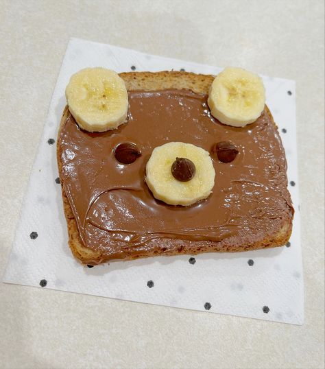 Nutella And Banana Toast, Nutella Banana Sandwich, Nutella Toast Aesthetic, Cute Toast Ideas, Bluey Shaped Toast, Cute Breakfast Ideas Aesthetic, Banana Toast Aesthetic, Nutella Toast Ideas, Cute Breakfast Ideas For Kids