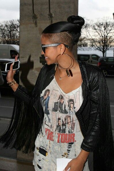 Undercut Natural Hair, Cassie Hair, Braids With Shaved Sides, Mohawk Styles, Half Shaved Hair, Week In Paris, Shaved Side Hairstyles, Shaved Hair Designs, Tapered Natural Hair