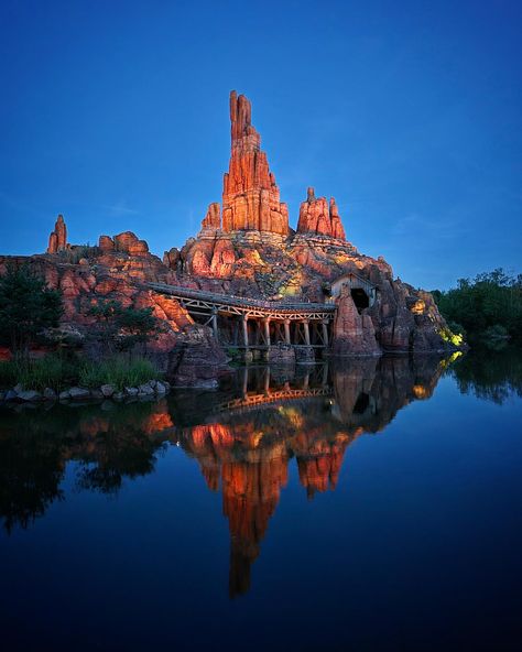 Big Thunder Mountain 🚂 Happy Rollercoaster Day to my absolute favourite! I love Big Thunder Mountain in all of the parks, but the Disneyland Paris one has its own island which makes it extra special ❤️ . . . #disneylandparis #dlp #frontierland #thundermesa #bigthundermountain #thundermountain #rollercoaster #coaster #rollercoasterday #disneyparks #disneyparksuk #disneygram #instadisney #disneyinsta #disneyig #disney #disneylife #disneylove #disneyaddict #disnerd #explore #paris #france #disn... Big Thunder Mountain, Thunder Mountain, Planet Coaster, Disney Paris, Disney Photography, Space Mountain, Disney Photos, Disney Addict, Parking Design