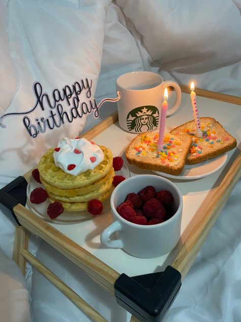 Breakfast Birthday Ideas For Him, Husband Birthday Ideas At Home Decor, Birthday Surprise Decor, Birthday Breakfast Set Up, Wholesome Birthday Ideas, Simple Birthday Picnic, Boyfriend Birthday Aesthetic, Birthday Breakfast Ideas For Him, Bday At Home