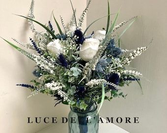 lucedellamore - Etsy Navy Wedding Centerpieces, Navy Wedding Decorations, Rope Wreaths, Brides Flowers Bouquet, Teardrop Bouquet, Faux Flower Bouquets, Blue White Weddings, Faux Eucalyptus, Winter Wedding Bouquet