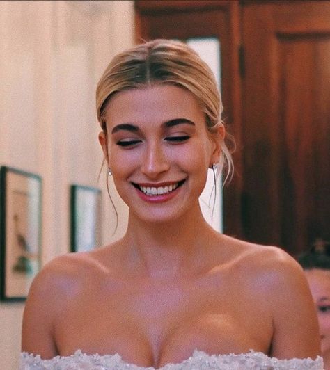 Bieber Wedding, Hailey Bieber Wedding, Hailey Bieber, Wedding Hair, Cake, Ring, Hair