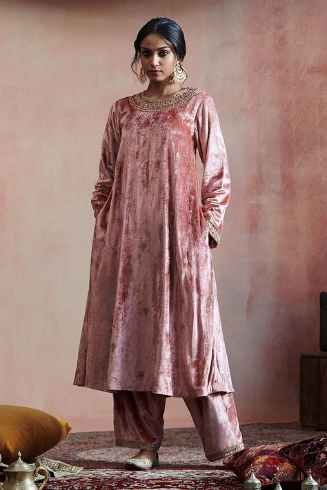 Buy Weaver Story Peach Velvet Hand Stitched Kurta And Salwar Set Online | Aza Fashions Velvet Kurta Set, Velvet Kurta, Zardosi Work, Pakistani Fashion Casual, Boutique Dress Designs, Boutique Dress, Pakistani Fashion, Apparel Design, Dress Designs