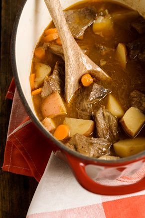 garlic Old Time Beef Stew, Southern Beef Stew, Paula Deen Recipes, Beef Stew Recipe, Goulash, Paula Deen, Soup And Sandwich, Beef Dishes, Beef Stew