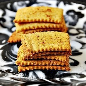 Sweet Potato Crackers Recipe | AGFG Sweet Potato Crackers Recipe, Potato Crackers, Sweet Potato Crackers, Homemade Crackers, Cracker Recipes, Paleo Dessert, Sweet Potato Recipes, Potato Recipes, Paneer