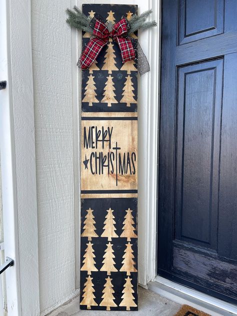 Welcome Sign Front Door With Planter, Front Door Leaning Sign, Christmas Wood Plank Signs, Tall Wood Signs Front Doors, Country Front Porch Christmas Decor, Winter Porch Leaner Sign, Homemade Wooden Signs, Christmas Outdoor Signs Porch Ideas, Thanksgiving Porch Leaner