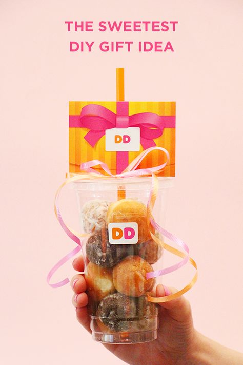 For an extra sweet gift card DIY, fill a Dunkin’ cup with munchkins’, top it with a gift card, and add some ribbon for a festive touch. Start gifting now at DunkinDonuts.com. Dunkin Donuts Gift Ideas, Dunkin Gift Card Ideas, Dunkin Donuts Gift Basket, Donut Gift Basket, Donut Gift Ideas, Dunkin Donuts Gift Card, Gift Card Basket, Gift Card Bouquet, Doughnut Party