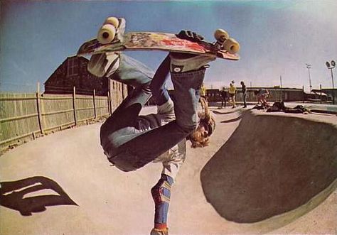 Vintage Skateboard Magazines Christian Hosoi, Skate Photography, Vintage Skateboarding, Skateboard Pics, Skateboarding Aesthetic, Skateboard Photos, Skateboard Pictures, Bones Brigade, Old School Skateboards