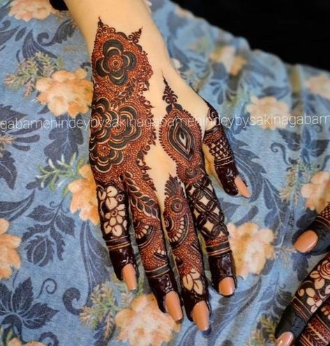 Mehndi Design Kashees, Kashees Mehndi Designs, Kashees Mehndi, Kashee's Mehndi Designs, Feet Mehndi, Finger Mehndi, Cafe Pictures, Simple Mehndi Designs Fingers, Pretty Henna Designs