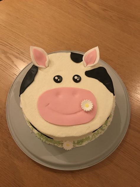 Cow birthday cake with coconut buttercream and fondant details. Cow Cake Ideas, Cow Birthday Cake, Kue Fondant, Cow Cake, Coconut Buttercream, Cake Bar, Cake With Coconut, Cow Cakes, Cow Birthday