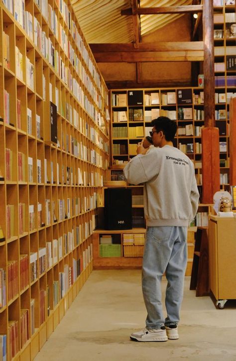 Li Xian Wallpaper, Korea Spring Fashion, Han Shangyan, Library Photography, Men Reading, Yang Yang Actor, Asian Male Model, Blue Aesthetic Dark, Li Xian