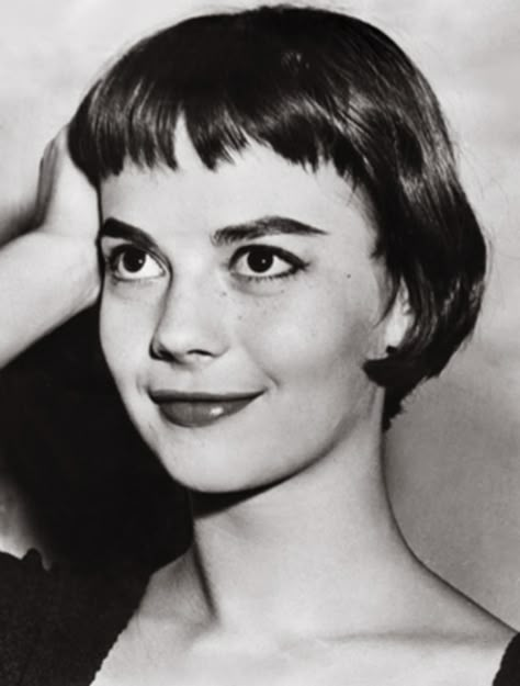 60s Short Hair, Birkin Hair, Jane Birkin Hair, Vintage Mannequin, Anthony Perkins, Bob Hairstyles With Bangs, Hair 2022, Short Bangs, Natalie Wood