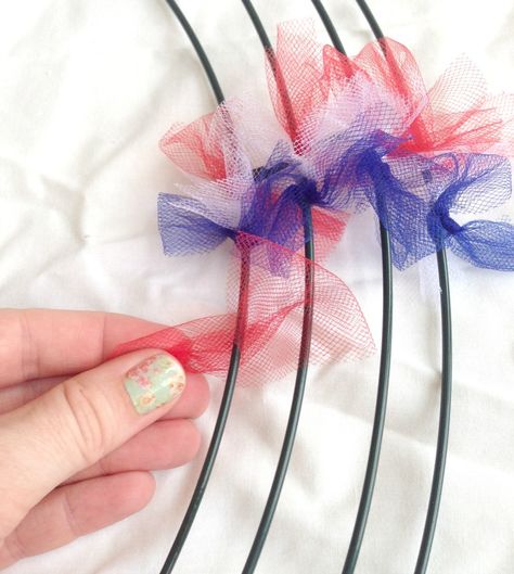 Attaching Tulle Tulle Wreath Tutorial, Tulle Wreath Diy, Patriotic Wreath Diy, Wreaths Crafts, Tulle Crafts, Diy Tulle, Deco Mesh Wreaths Tutorials, Deco Mesh Wreaths Diy, Tulle Wreath