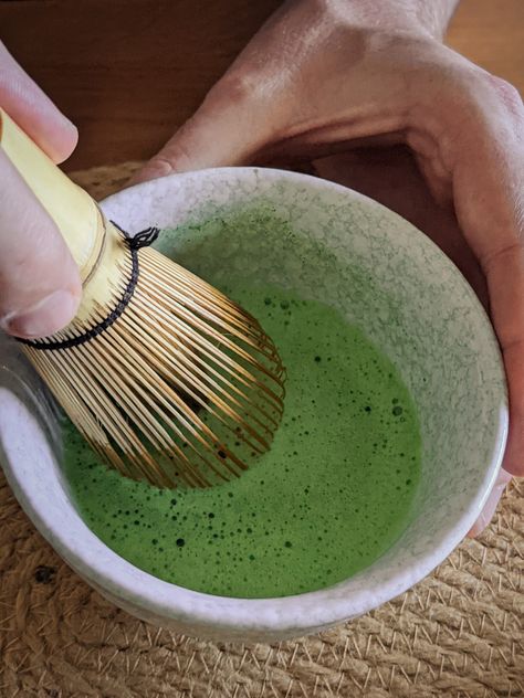 Matcha tea being prepared with a bamboo whisk Jules Acree, Bamboo Whisk, How To Make Matcha, Kitchen Whisk, Golden Bamboo, Green Drink, Spice Bowls, Matcha Whisk, Matcha Drink