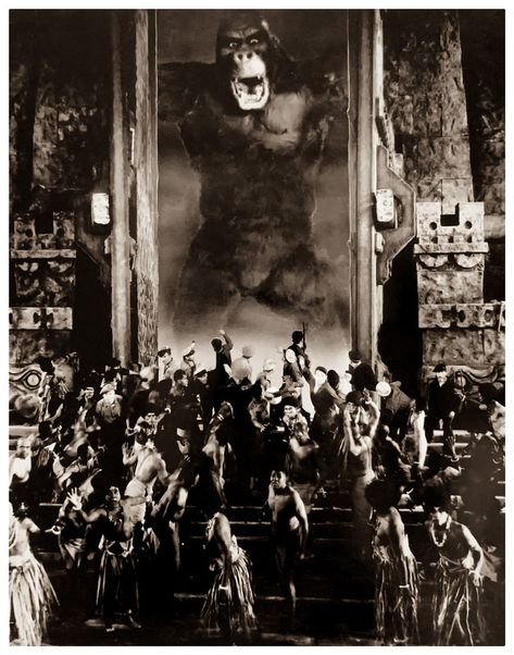 “King Kong” (RKO, 1933). Kong escapes confinement in his search for Ann Darrow. 8x10 movie still King Kong 1933, Fay Wray, The Creeper, Classic Sci Fi, Famous Monsters, Kaiju Monsters, Cycle 3, Classic Horror Movies, Universal Monsters