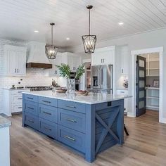 Top 60 Best Rustic Kitchen Ideas - Vintage Inspired Interior Designs Kitchen Cabinets And Backsplash, Modern Farmhouse Kitchen Cabinets, Island Kitchens, Kitchens Ideas, Interior Design Minimalist, Blue Kitchen Cabinets, Decorating Kitchen, Organizer Kitchen, Organization Kitchen