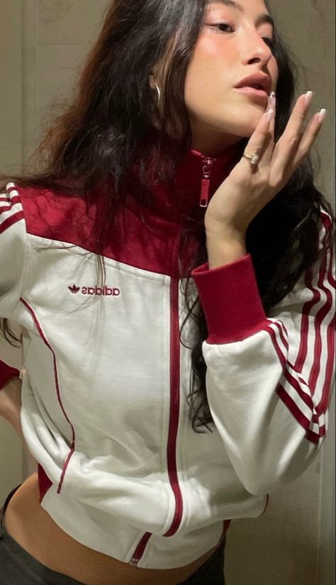 Racing Shirt Outfit, Adidas Zip Up Outfit, Track Jacket Outfit, Adidas Jacket Outfit, Red Adidas Jacket, Outfits Stockholm, Cute Outfits Casual, Zipper Outfit, Outfits Baddie