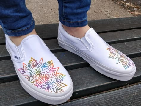 Painting On Shoes Ideas Design, Painted Vans Ideas, Celebrity Streetwear, Vans Ideas, Shoe Painting Ideas, Canvas Shoes Diy, Sharpie Shoes, Vans Shoes Fashion, Custom Vans Shoes