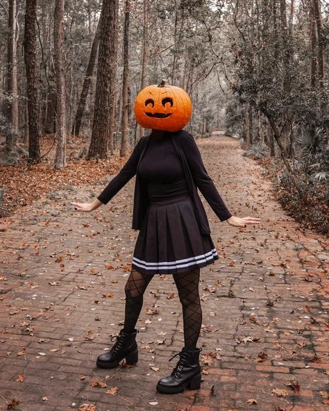 Pumpkin head
Halloween
Photoshoot Halloween Pumpkin Diy, Pumpkin Queen, Ghost Photography, Pumpkin Costume, Female Pose Reference, Body Reference Poses, Halloween Photoshoot, Pumpkin Head, Diy Pumpkin