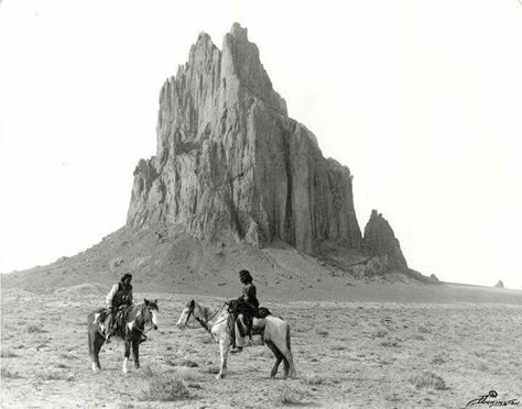 Navajo Men by Shiprock Shiprock New Mexico, Navajo Culture, Native American Warrior, Wilde Westen, Into The West, Native American Photos, Navajo Nation, Native American Peoples, Land Of Enchantment