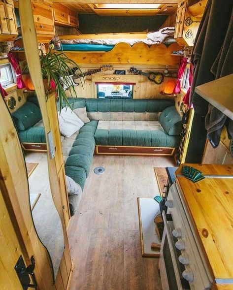 308 Pics From 'Project Van Life' Instagram That Will Make You Wanna Quit Your Job And Travel The World Campervan Furniture, Double Duty Furniture, Diy Beds, School Bus Camper, Best Campervan, Conversion Van, Bus Living, Kombi Home, Van Life Diy