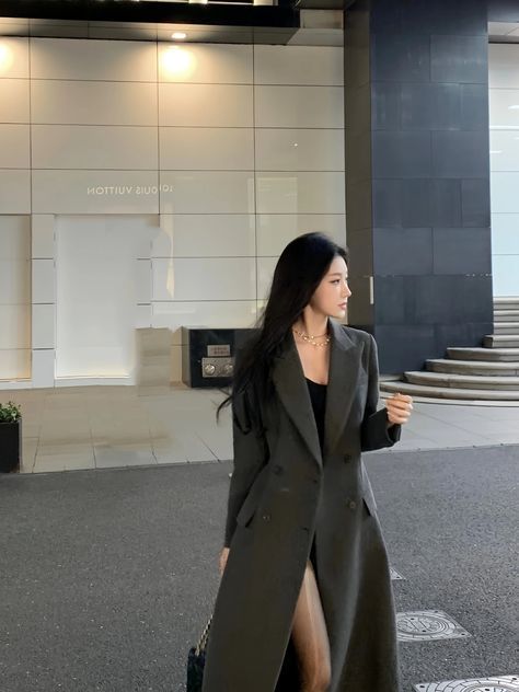 Asian Business Woman Aesthetic, Classy Asian Outfits, Ceo Style Outfits, Rich Asian Girl Aesthetic, Rich Asian Outfit, Elegant Asian Fashion, China Fashion Street Style, Korean Classy Outfits, Asian Winter Outfits