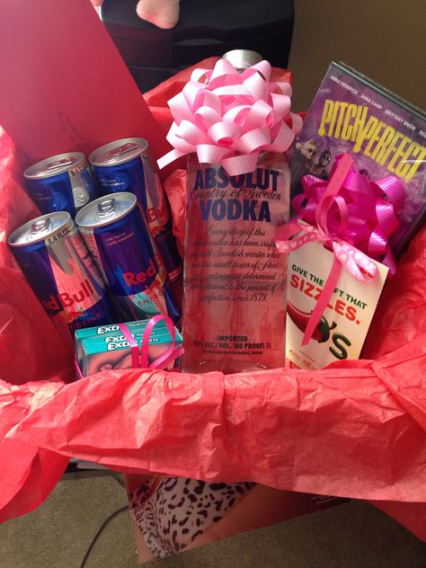 Valentine's Day basket ❤️ vodka red bulls! #vodkaredbull #valentinesday Red Bull Gift Basket, Redbull Gift Basket Ideas, Red Bull Gift Ideas, Vodka Gift Baskets, Chanel Birthday Party Decoration, Vodka Redbull, Drink Basket, Anniversary Gift Ideas For Him Boyfriend, Goodbye Gifts For Coworkers