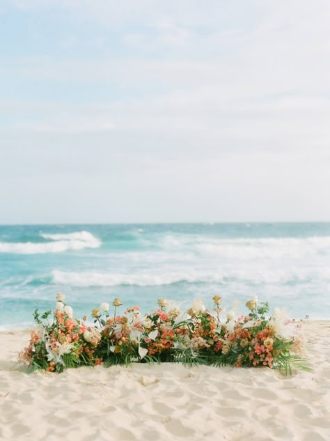 Tropical citrus Micro-wedding inspiration in Hawaii | Hawaii Wedding Inspiration Traveling To Hawaii, Mykonos Wedding, Wedding Altar, Casual Beach Wedding, Tropical Wedding Inspiration, Citrus Wedding, Beach Floral, Hawaii Tropical, Beach Flowers