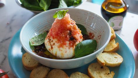 Frozen Tomato Burrata, Tomato Burrata Salad, Tomato And Burrata, Tomato Appetizers, Freezing Tomatoes, Tortilla Bowls, Burrata Salad, Tiktok Recipes, Classic Salad