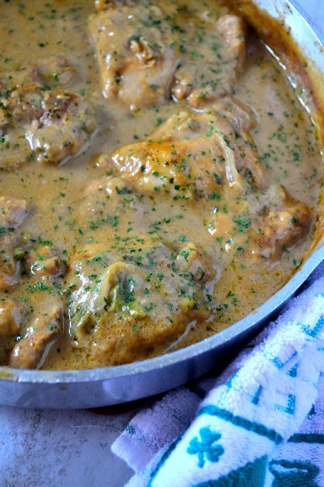 Easy Baked Ranch Chicken, Baked Ranch Chicken Thighs, Ranch Chicken Thighs, Coop Can Cook, Smothered Chicken Recipes, Homemade Gravy Recipe, Chicken And Gravy, Baked Ranch Chicken, Smothered Chicken