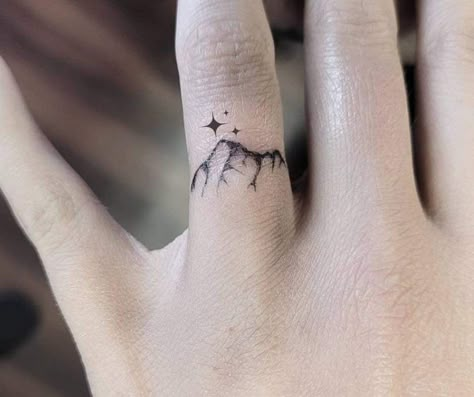 Mountain Ring Tattoo Wedding Bands, Mountain Range Finger Tattoo, Mountain Finger Tattoos For Women, Ring Tattoo Mountain, Mountain Tattoo On Finger, Finger Tattoos Mountain, Nature Finger Tattoos For Women, Couple Tree Tattoo, Unique Wedding Ring Tattoos