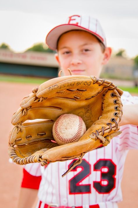 Kid Baseball Photoshoot, Baseball Pics Boys, Boys Baseball Photoshoot, Softball Pictures Poses Individual Kids, Baseball Field Family Photoshoot, Baseball Photoshoot Ideas Kids, Teeball Pictures, Baseball Pictures Poses For Kids, Kids Baseball Pictures