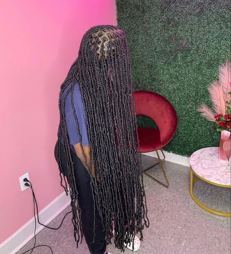 Soft Locs Hairstyle, Boho Soft Locs, Peekaboo Braids, Soft Locks, Dream Hairstyles, Island Twist, Quick Braids, Soft Locs, Braids Ideas