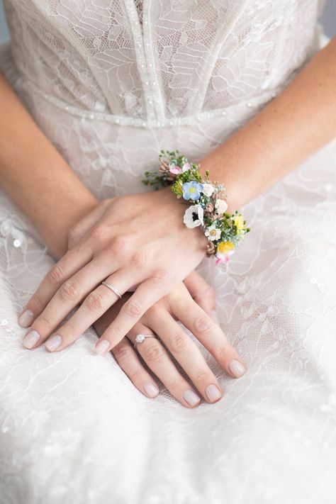 Meadow Flower Bracelet Wedding Wrist Corsage Forget Me Nots - Etsy Canada Flower Bracelet Wedding, Bracelet Corsage, Wedding Wrist Corsage, Wrist Corsage Wedding, Flower Wrist Corsage, Corsage And Boutonniere Set, Corsage And Boutonniere, Corsage Prom, Hair Wreaths