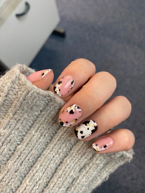 Cow Nail Art, Cow Nails Designs, Rodeo Nails, Western Nails, Country Nails, Cow Nails, Edgy Nails, Minimal Nails, Animal Nails