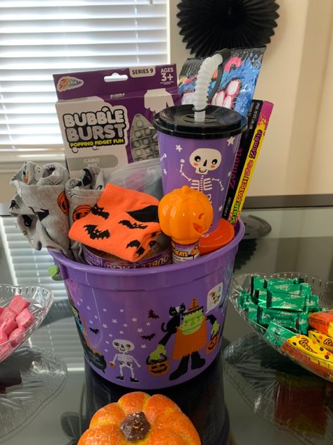 Boo Baskets For Kids Diy, Dollar Tree Boo Basket, Kids Boo Basket, Halloween Basket Ideas For Kids, Halloween Fidgets, Boo Baskets For Kids, Halloween Treat Baskets, Boo Bucket, Bucket Diy