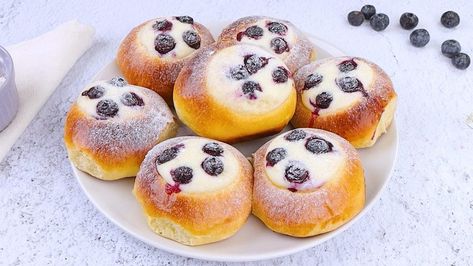 Cream Cheese Brioche, Cheesecake Buns, Easy Blueberry Cheesecake, Cheesecake Danish, Big Cupcake, Easter Sugar Cookies, Types Of Desserts, Blueberry Desserts, Blueberry Cream Cheese