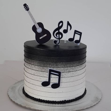 37 curtidas, 2 comentários - Dealícias (@dealiciass) no Instagram: “#boloviolão #bolochantininho #bolomasculino #bolomusical #bololindo #bolopretoebranco  Topo:…” Music Cake Ideas, Birthday Cake For Son, Music Birthday Cake, Guitar Birthday Cakes, Bolo Musical, Music Themed Cakes, All For Us, Cake Design For Men, Twin Birthday Cakes