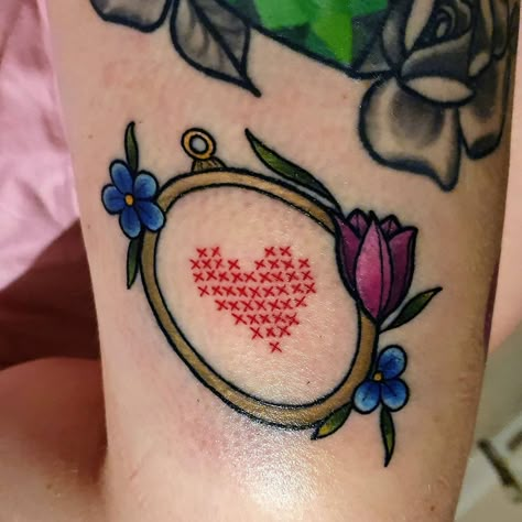 Vintage Mom Tattoo Heart, Embroidery Hoop Tattoo, Crafting Tattoo, Cross Stitch Tattoos, Quilt Tattoo Ideas, Embroidery Tattoos, Granny Square Tattoo, Embroidery Tattoo Ideas, Sewing Tattoo