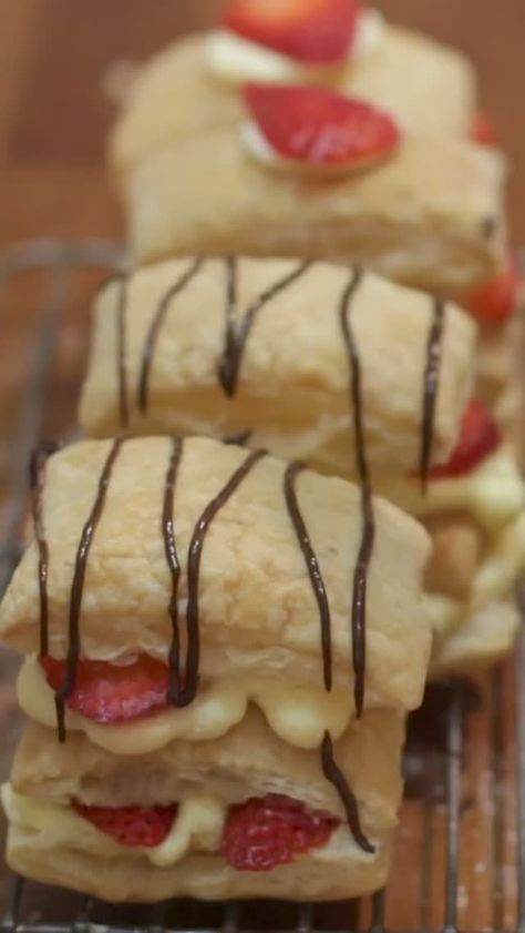 Matt Taylor (@inthekitchenwithmatt) on Threads Pastries For Parties, Mini Snacks Ideas, Dessert With Puff Pastry, Strawberry Napoleon, Puffy Pastry, Easy Strawberry Dessert, Easy Puff Pastry Desserts, Napoleon Dessert, Puff Pastry Dessert