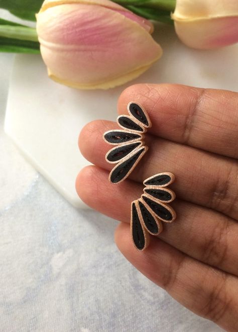 Black Earrings Studs, Earrings Quilling, Winter Fashion Accessories, Unique Gift Ideas For Women, Gifts For Daughters, Winter Accessories Fashion, Paper Quilling Jewelry, Quilled Jewellery, Aesthetic Earrings