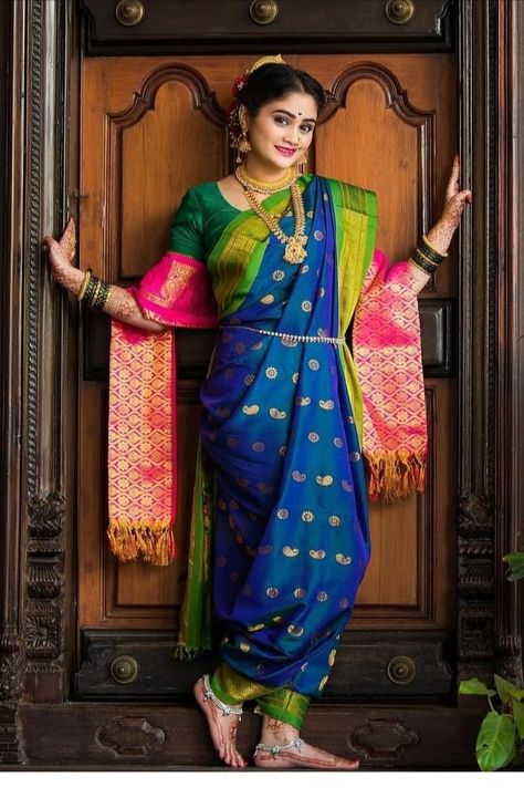 Marathi Navri Look, Gudipadwa Photoshoot, Navari Saree Poses, Navvari Sadi Look, Royal Blue Saree, Maharashtrian Saree, Bengali Bridal Makeup, Bridal Sari, Bride Photos Poses