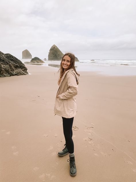 Pacific North West Outfits, Oregon Coast Outfit Winter, Oregon Beach Outfit, Oregon Coast Outfit Summer, Pacific Northwest Outfit, Tofino Aesthetic, Oregon Coast Outfit, Beach Day Instagram, North West Outfits