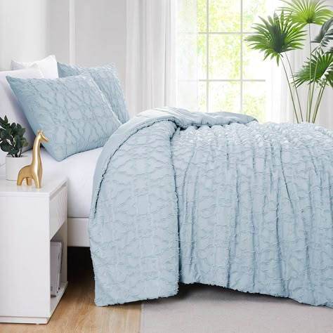 Experience the ultimate in comfort and relaxation with our Down-Alternative Oversized Comforter Set. Crafted with meticulous attention to detail and using high-quality materials, this comforter set offers exceptional warmth, softness, and durability. Snuggle up and drift off into a restful slumber, enveloped in the cloud-like embrace of our Down-Alternate Oversized Comforter Set. Beautiful classic pattern of medallions that is woven into the fabric known as clipped jacquard. Set Includes One ove Light Blue Bedding, King Size Pillow Shams, Blue Comforter Sets, Blue Comforter, King Size Pillows, Comforter Bedding Sets, Fine Living, Jacquard Design, Print Comforter