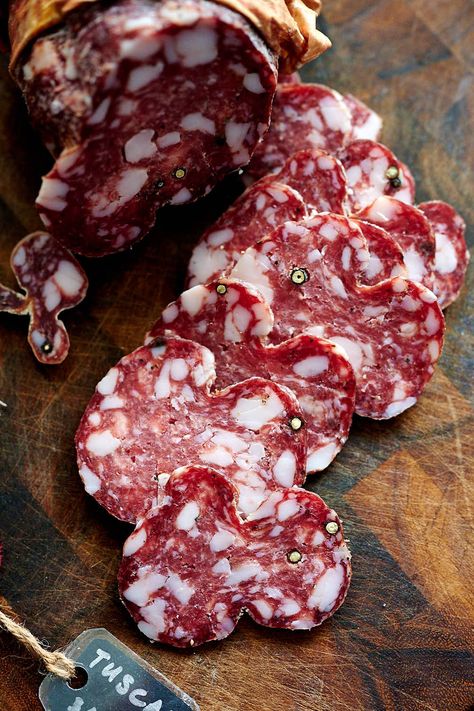 One of the best Tuscan salami (Salame Toscano) recipes based on PDO description. Dried Sausage Recipe, Cured Meat Recipes, Salami Recipes, Sausage Making Recipes, Meat Grill, Italian Salami, Homemade Sausage Recipes, Grilled Food, Lean Pork