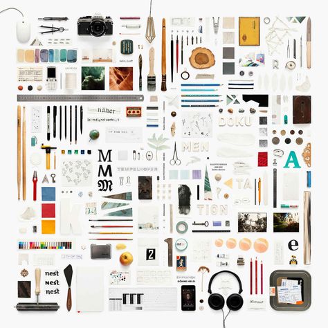 50 Amazing Examples of Knolling Photography - UltraLinx Knolling Photography, Photography Ads, Overhead Photography, Magazine Web Design, Things Organized Neatly, Photography Trends, Website Creation, Contemporary Sculpture, Design Magazine